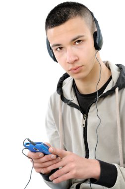 Genç çocuk teknolojik