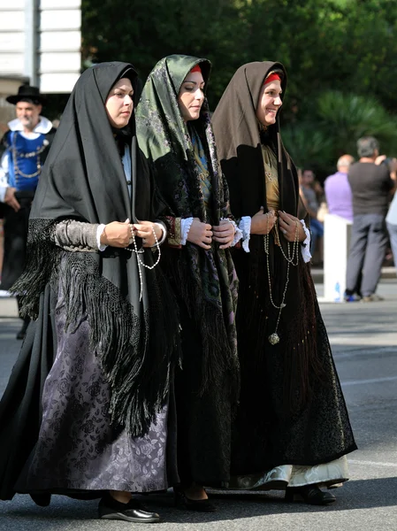 Trajes tradicionales de Cerdeña . —  Fotos de Stock