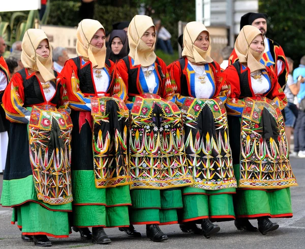 Costumi tradizionali della Sardegna . — Foto Stock