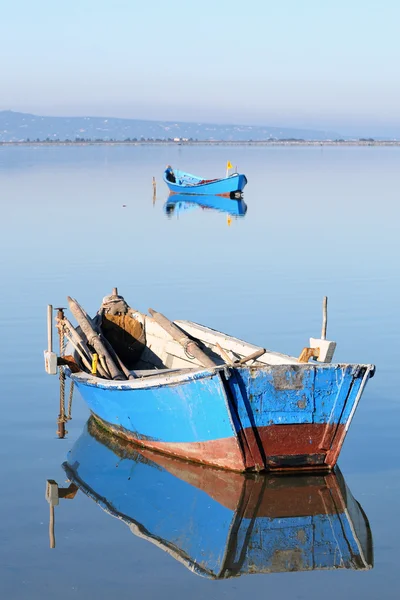 Barcos de pesca en amarre — Foto de Stock