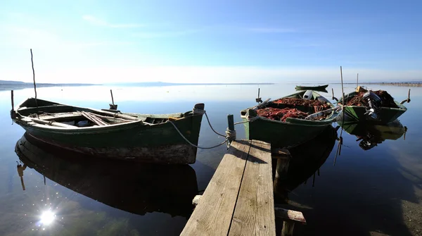 Barcos de pesca en amarre — Foto de Stock