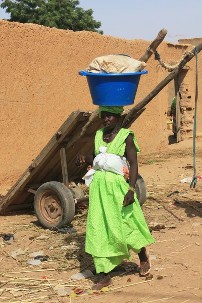 Afrikaanse vrouw — Stockfoto