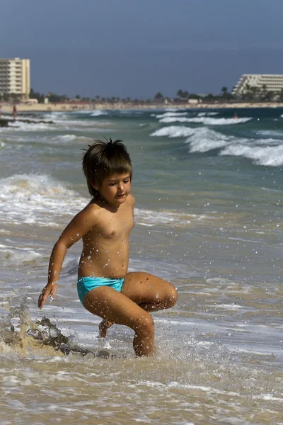 Kind und Meer — Stockfoto