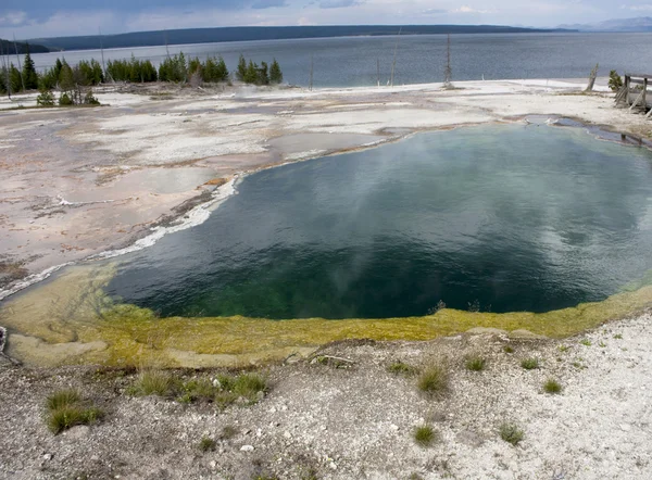 Yellowstone'da sıcak göl — Stok fotoğraf