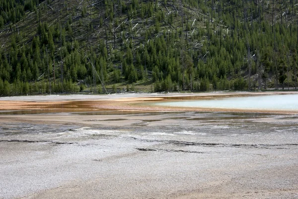 Lac chaud en pierre jaune — Photo