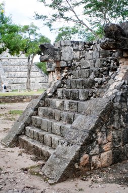 Chichen Itza kalıntıları: Tüylü yılan