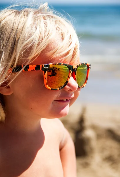 Happy chil on the beach — Stock Photo, Image