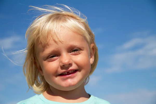 Portret van een gelukkig kind — Stockfoto