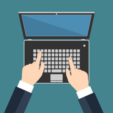 Laptop klavye ile boş ekran üzerinde el