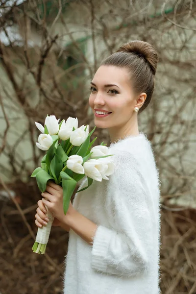 Portret pięknej narzeczonej. Ślubne makijaż. — Zdjęcie stockowe