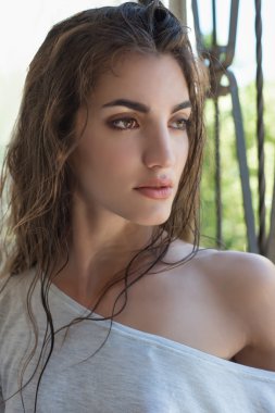 Makyaj ve Taze Cilt ile Güzellik modeli.