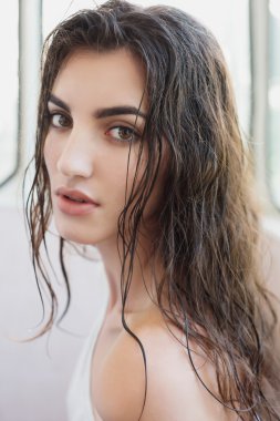 Makyaj ve taze cilt ile Güzellik modeli ön poz