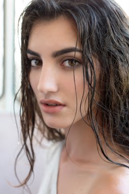 Makyaj ve taze cilt ile Güzellik modeli ön poz