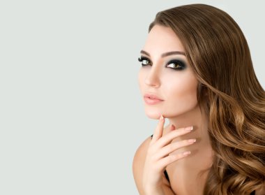 Makyaj ile Güzel Model, Mükemmel Taze Cilt ve Lon