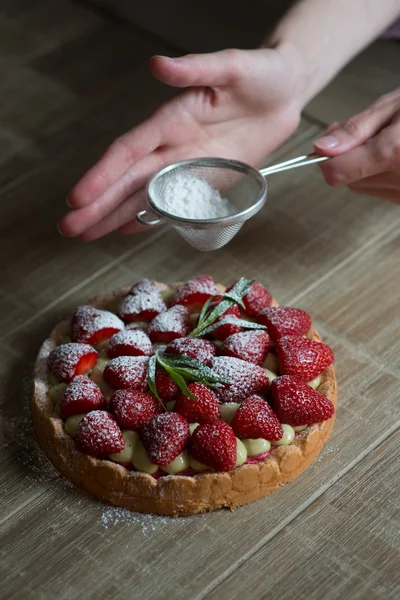 Close up of female pastry chef's hand decorating  top of delicio — Stock Photo, Image