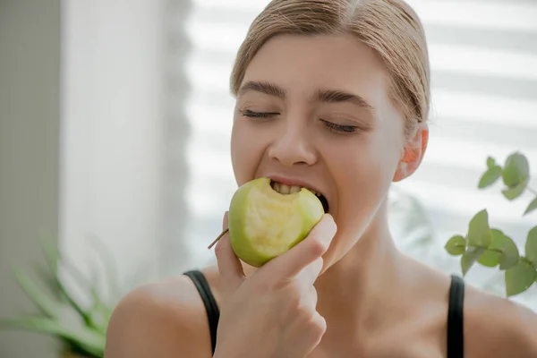 사과를 아름다운 채소와 과일입니다 건강에 식생활 건강에 — 스톡 사진