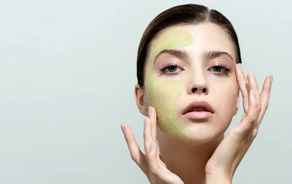 Young Woman Applying Facial Gel Peeling Mask Her Face Beauty — Stock Photo, Image