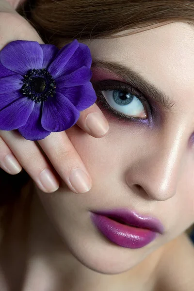 Beautiful Young Woman Perfect Skin Creativel Make Flower Close Her — Stock Photo, Image