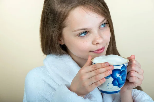 Little Girl White Cup Kid Bathrobe Pointing Clean Mug — Stock Photo, Image