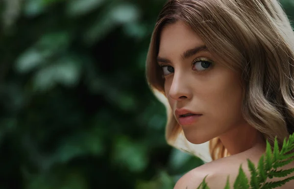 Beautiful Young Woman Perfect Skin Posing Front Plant Tropical Green — Zdjęcie stockowe