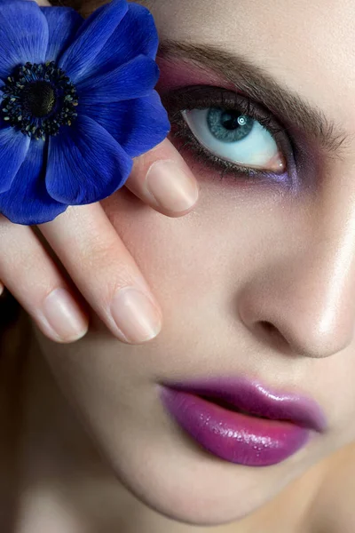 Beautiful Young Woman Perfect Skin Creative Make Flower Macro Close — Stock Photo, Image