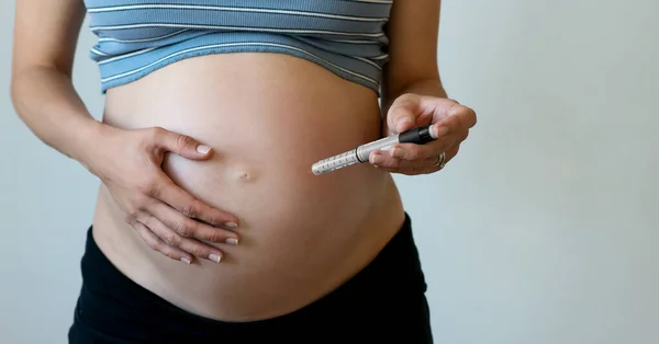 Mulher Grávida Faz Uma Injecção Insulina Barriga Diabetes Gravidez Saúde — Fotografia de Stock
