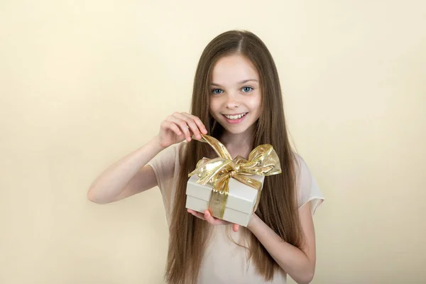 Beautiful Cute Smiling Little Girl Opens Gift Box Big Golden — Stock Photo, Image
