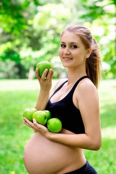 Donna Incinta Con Mele Gravidanza Alimentazione Sana Stile Vita — Foto Stock