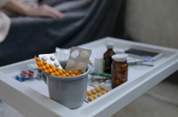 Várias Drogas Pílulas Mesa Casa Conceito Pandemia Viral Foco Seletivo — Fotografia de Stock