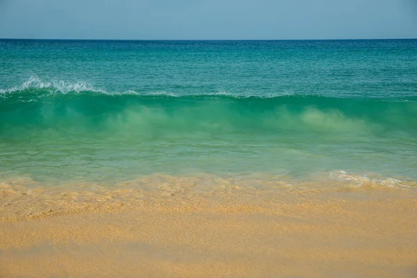 Bela Paisagem Tropical Vista Mar Com Ondas Salpicadas Energia Mar — Fotografia de Stock