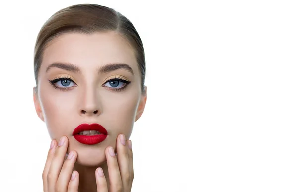 Moda Reklamowy Portret Modelu Piękna Jasnym Kolorem Czerwony Makijaż Ust — Zdjęcie stockowe
