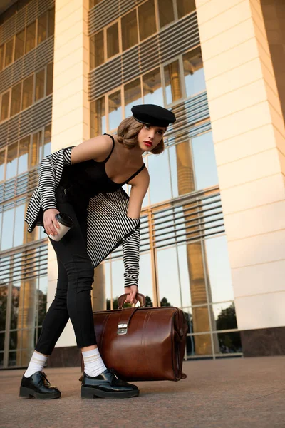 Beautiful Young Woman Big Retro Travel Bag Paper Take Away — Stock Photo, Image