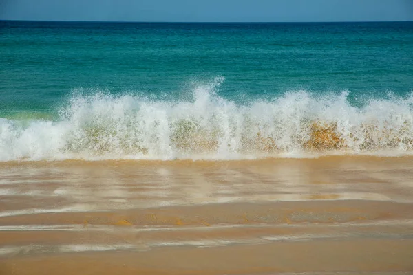 Bela Paisagem Tropical Vista Mar Com Ondas Salpicadas Energia Mar — Fotografia de Stock