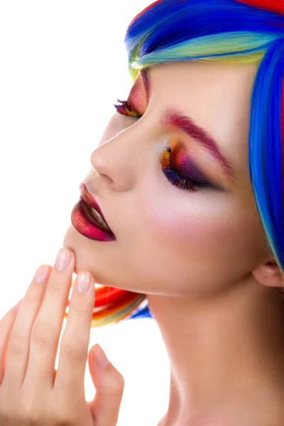 Dejlig Ung Kvinde Med Farvede Regnbue Øjenvipper Multi Farve Paryk - Stock-foto