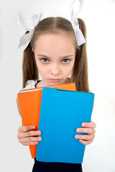 Menina Criança Bonito Feliz Uniforme Escola Segurando Livros Estudante Com — Fotografia de Stock