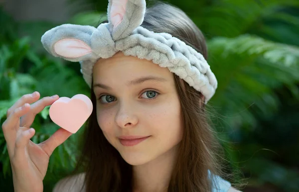 Portrait Cute Little Teenage Girl Enjoying Skin Care Procedures Beautiful — Stock Photo, Image