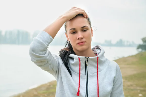 Joven mujer triste — Foto de Stock