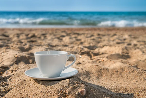 コーヒーまたは紅茶と白いカップ — ストック写真