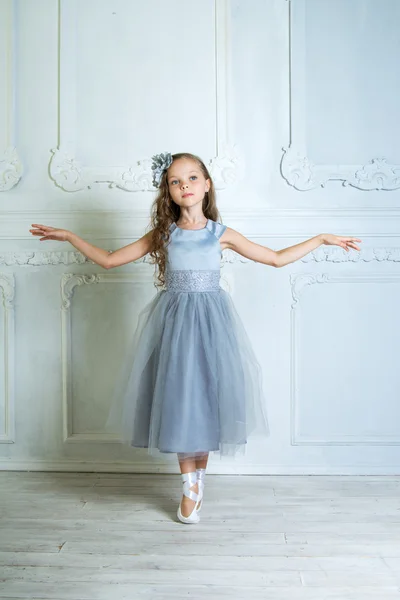 En liten bedårande ballerina — Stockfoto