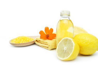 Spa ve sağlıklı yaşam ayarı ile deniz tuzu, yağı özü, çiçek ve