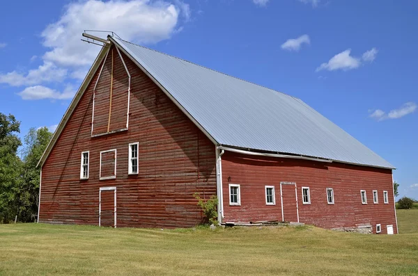 Old red weathered barn — Stock Photo, Image