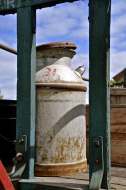 Eski süt veya krema