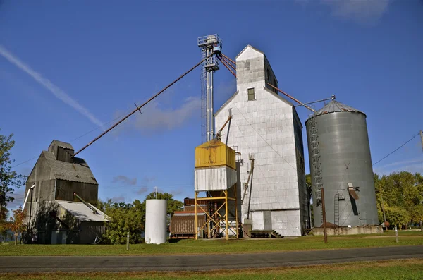 Old elevator system ready for demolition — Stock Photo, Image