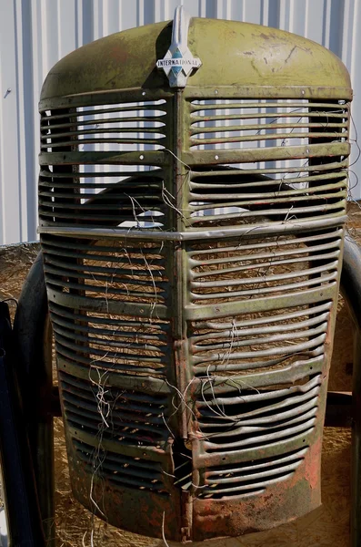 Vintage International tractor grill — Stock Photo, Image