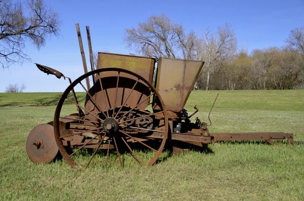 Machine de plantation de vieille pomme de terre rouillée — Photo