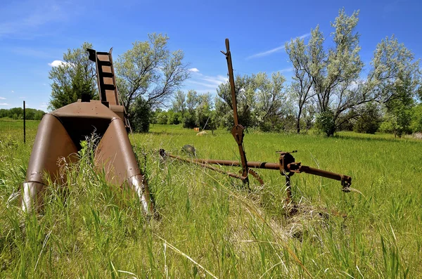 Rusty old one row corn picker — Stock Photo, Image