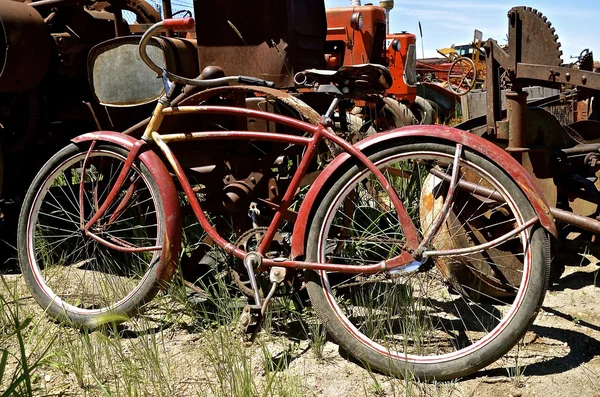 Old bike and tractor — Stock Photo, Image