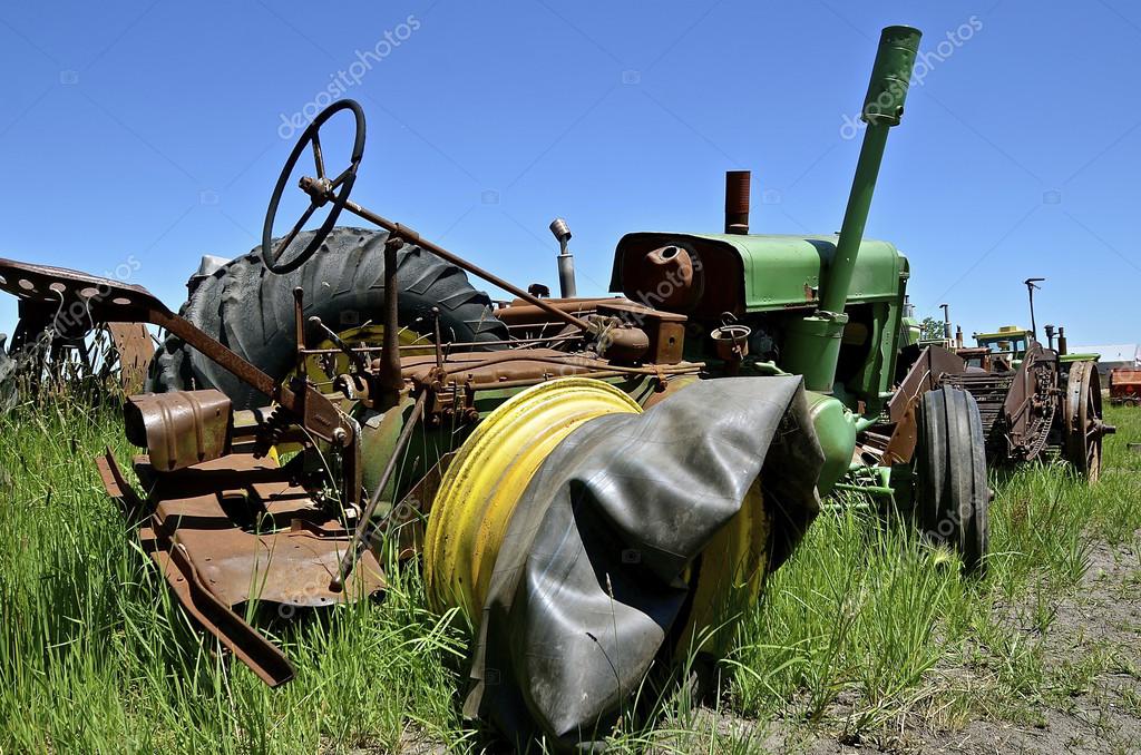 Old green tractor without tire and inner tube — Stock Photo © fiskness 117563732