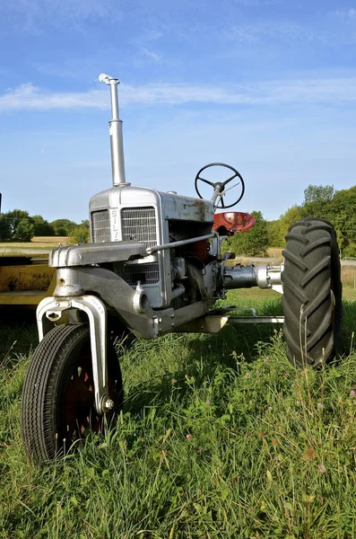 Old Silver King restored tractor — Stock Photo, Image