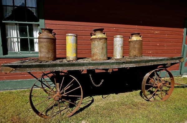 Old milk cans and shotgun pails — Stock Photo, Image